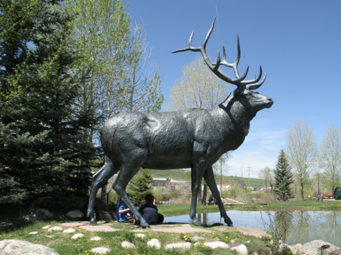 Autumn Majesty sculpture of an Elk
